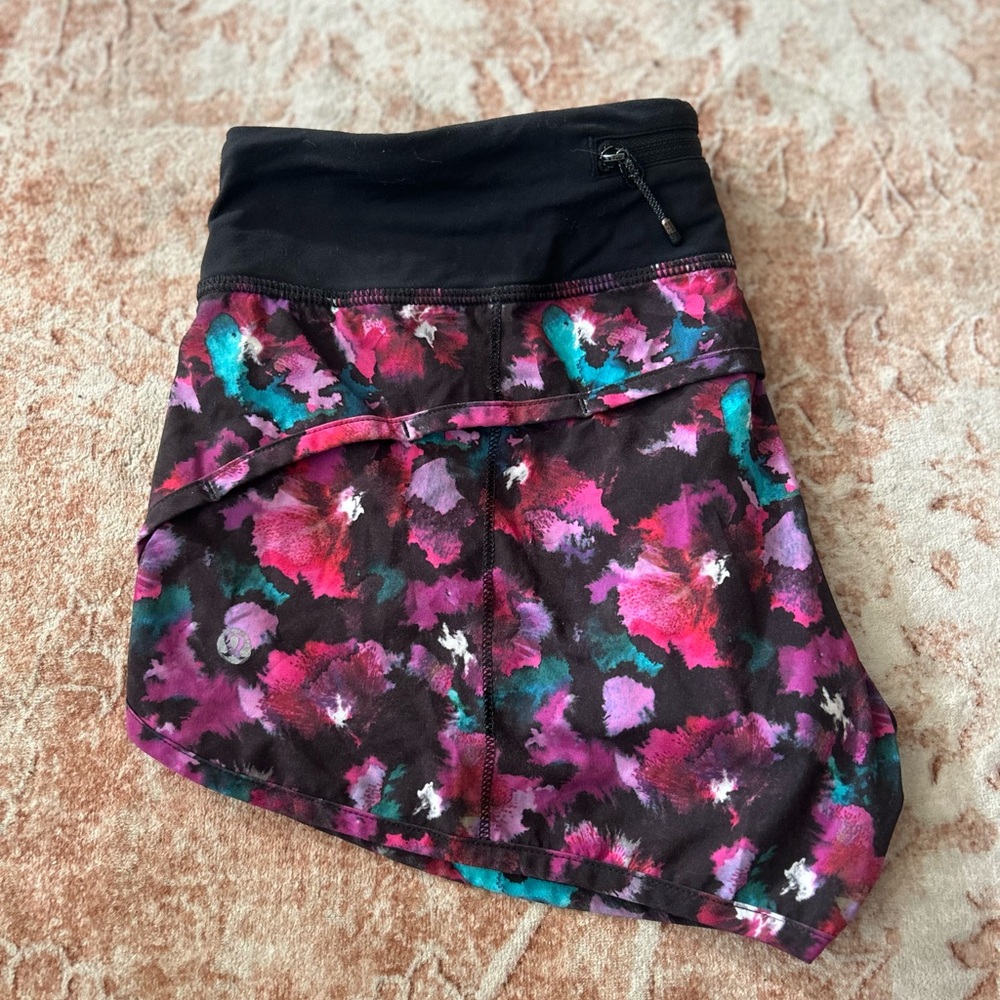 🍋Lululemon Run Speed Up Shorts in Black w/ Floral Print